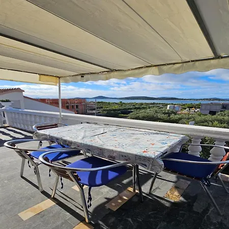 Apartment In Tribunj Near Scenic Beaches *