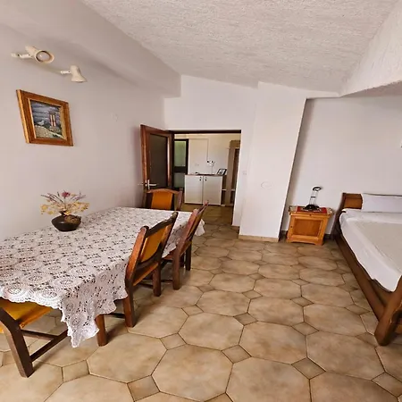 Daire In Tribunj Near Scenic Beaches *