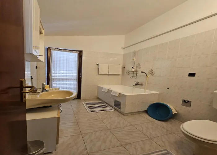 Apartamento In Tribunj Near Scenic Beaches Tribalj