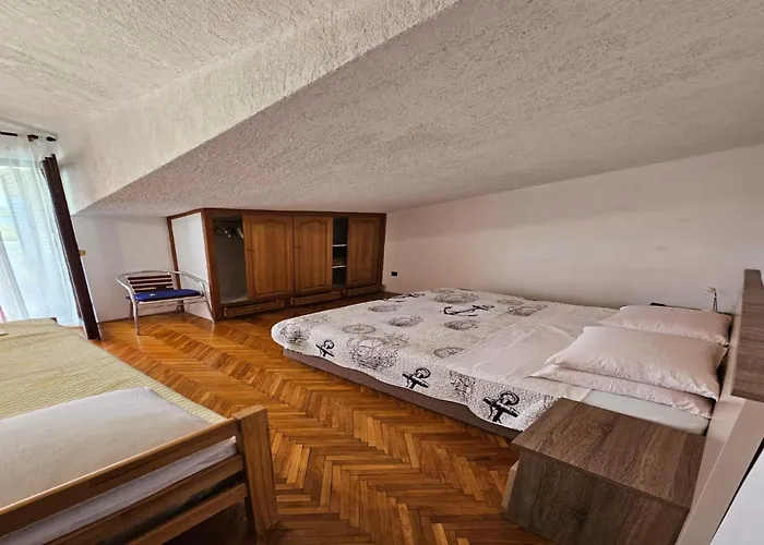 Apartamento In Tribunj Near Scenic Beaches *