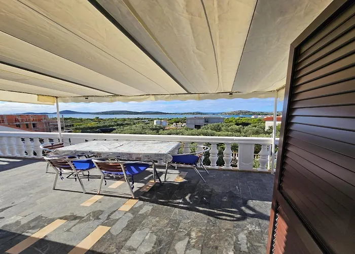 In Tribunj Near Scenic Beaches * Tribalj