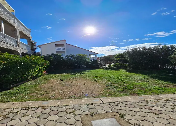 In Tribunj Near Scenic Beaches Appartement