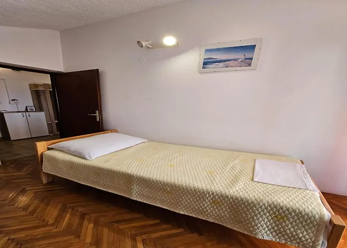 Appartement In Tribunj Near Scenic Beaches Tribalj