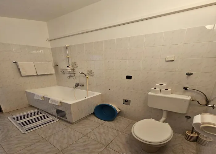 Apartamento In Tribunj Near Scenic Beaches