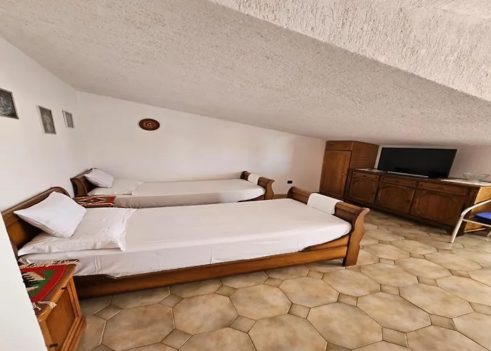 In Tribunj Near Scenic Beaches Apartamento *