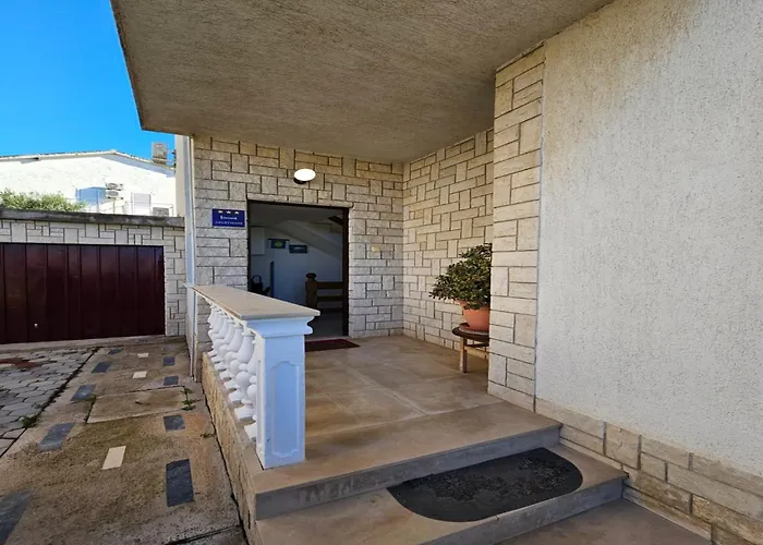 Apartamento In Tribunj Near Scenic Beaches Tribalj