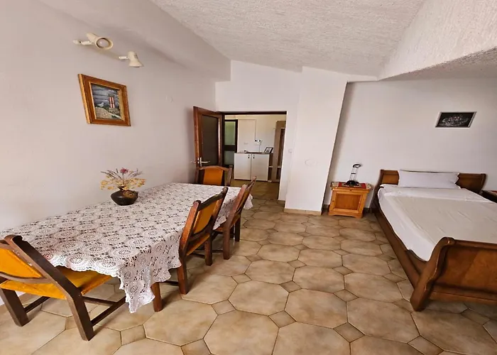 Apartamento In Tribunj Near Scenic Beaches *